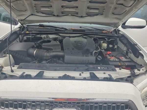 2016 TOYOTA TACOMA — Engine bay