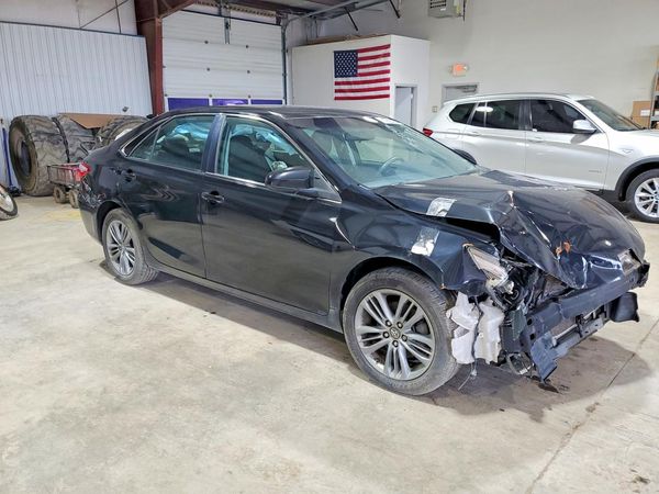 2017 TOYOTA CAMRY LE/SE/XLE/XSE — Passenger 3/4