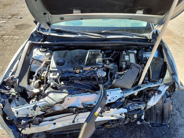 2021 TOYOTA CAMRY SE — Engine bay