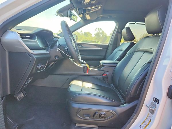2025 JEEP GRAND CHEROKEE
