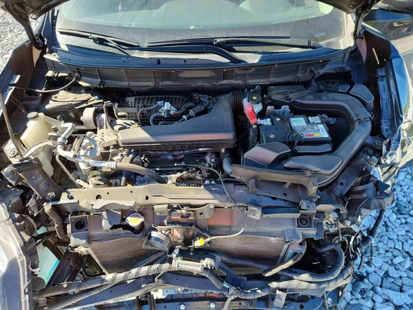 2020 NISSAN ROGUE — Engine bay