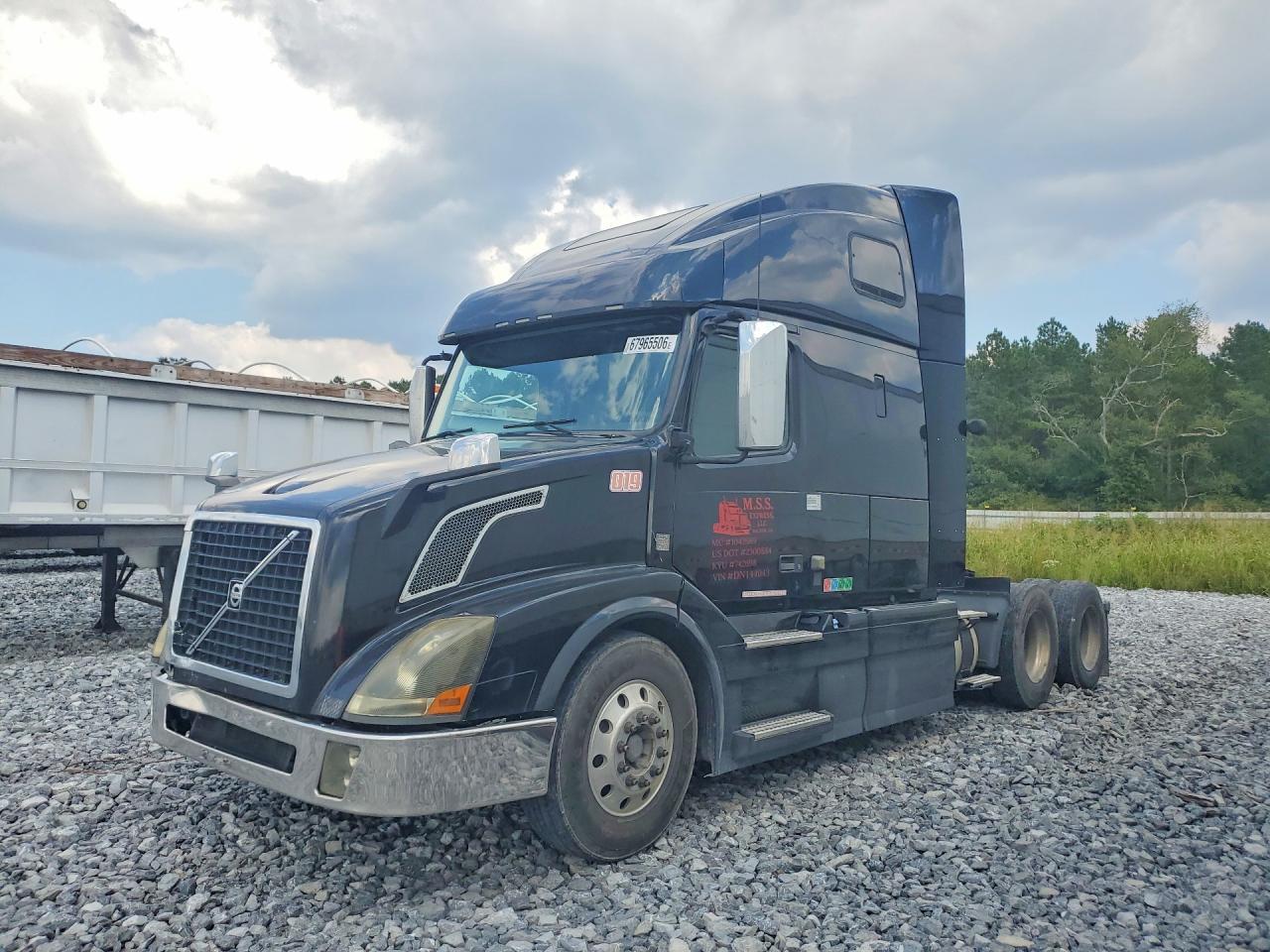 2013 VOLVO VN