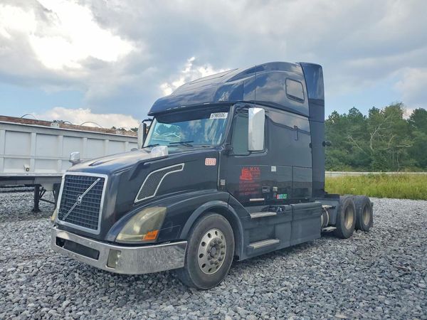 2013 VOLVO VN