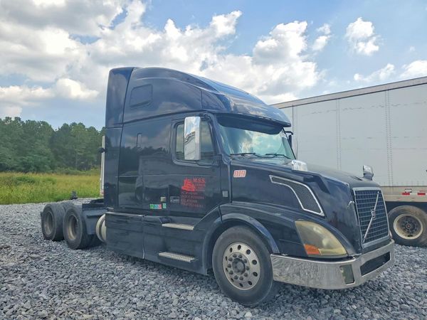 2013 VOLVO VN