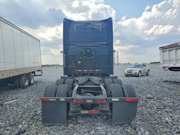 2013 VOLVO VN