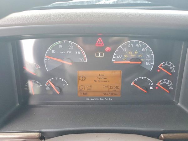 2013 VOLVO VN