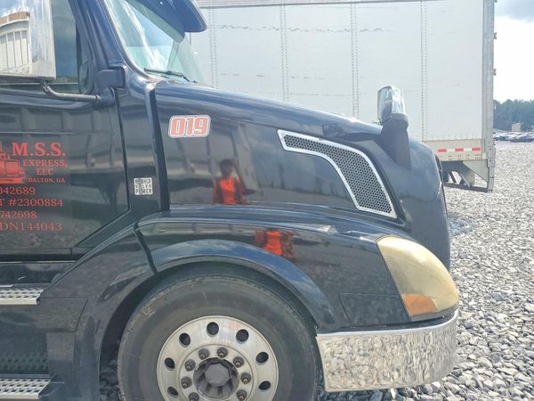 2013 VOLVO VN
