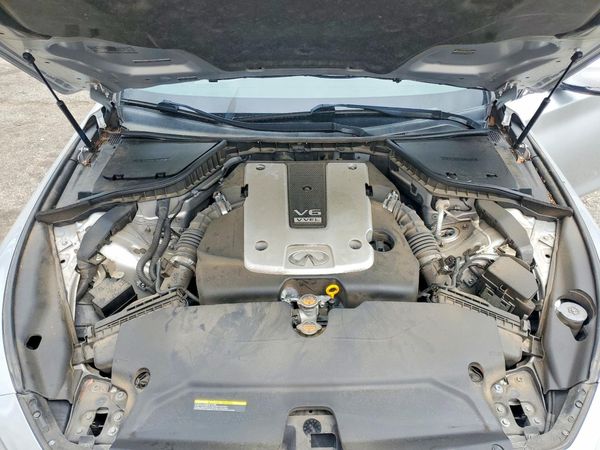 2014 INFINITI Q50 — Engine bay