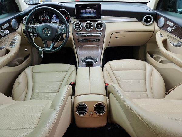 2019 MERCEDES-BENZ GLC