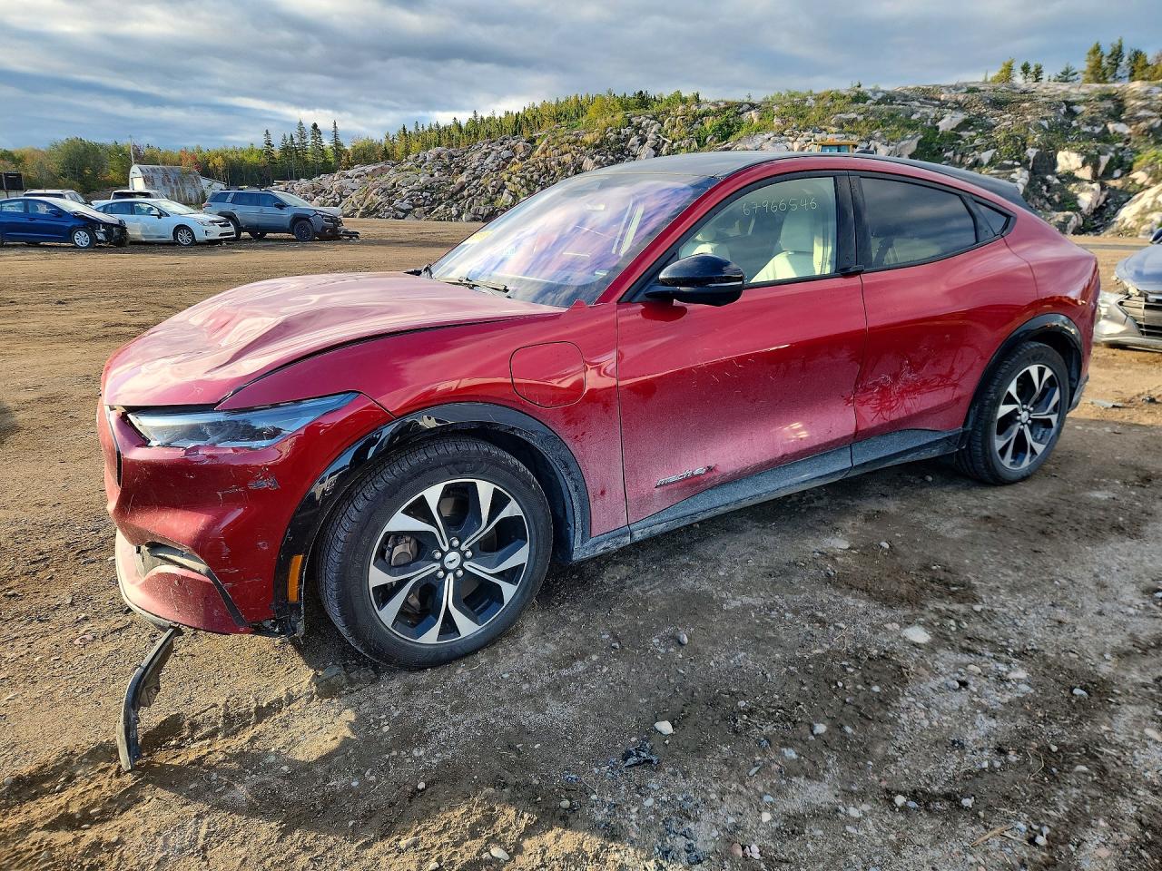 2021 FORD MUSTANG Premium — Front 3/4