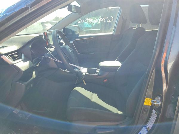 2021 TOYOTA RAV4 LE — DENT