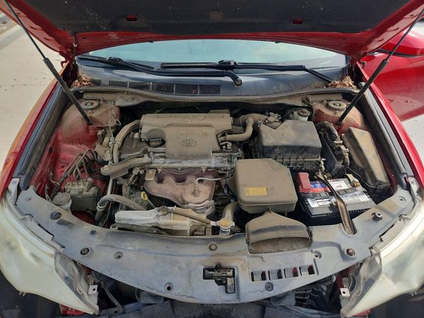 2013 TOYOTA CAMRY — Engine bay