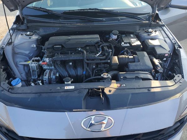 2022 HYUNDAI ELANTRA SEL — Engine bay