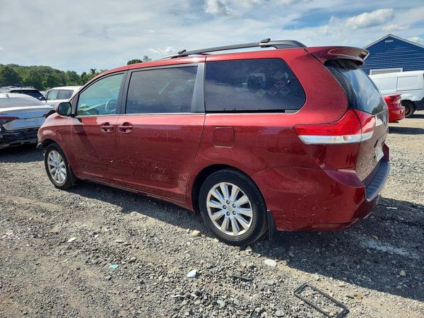 2013 TOYOTA SIENNA — DSRA