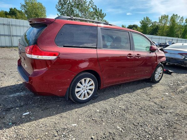 2013 TOYOTA SIENNA — PSRA