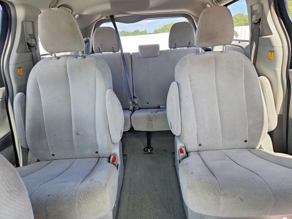 2013 TOYOTA SIENNA — SUVN