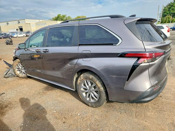 2022 TOYOTA SIENNA LE — DSRA