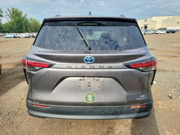 2022 TOYOTA SIENNA LE — DIRR