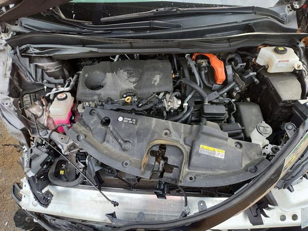 2022 TOYOTA SIENNA LE — Engine bay