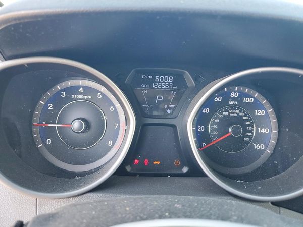 2012 HYUNDAI ELANTRA