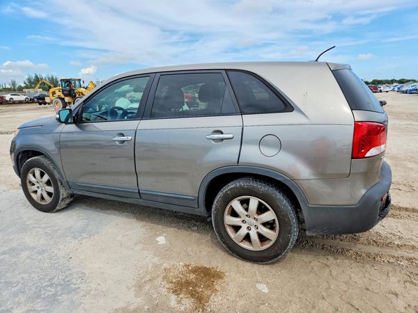 2013 KIA SORENTO Base / LX