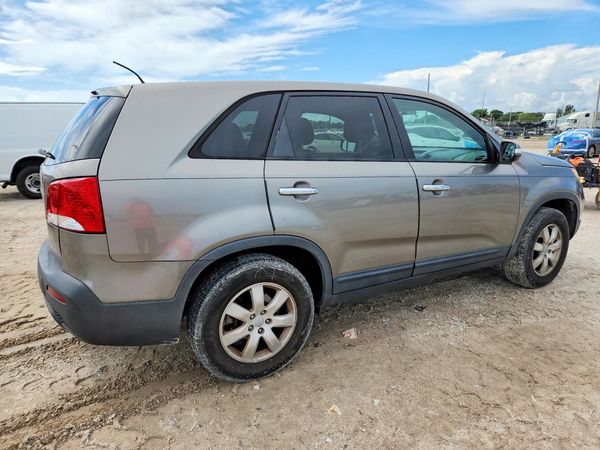 2013 KIA SORENTO Base / LX