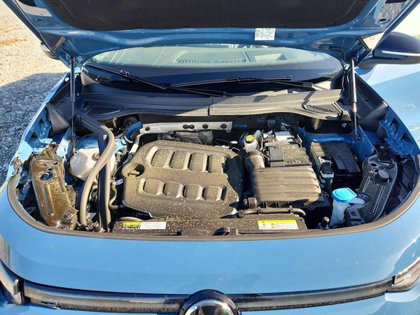 2026 VOLKSWAGEN TIGUAN SE R-Line Black — Engine bay