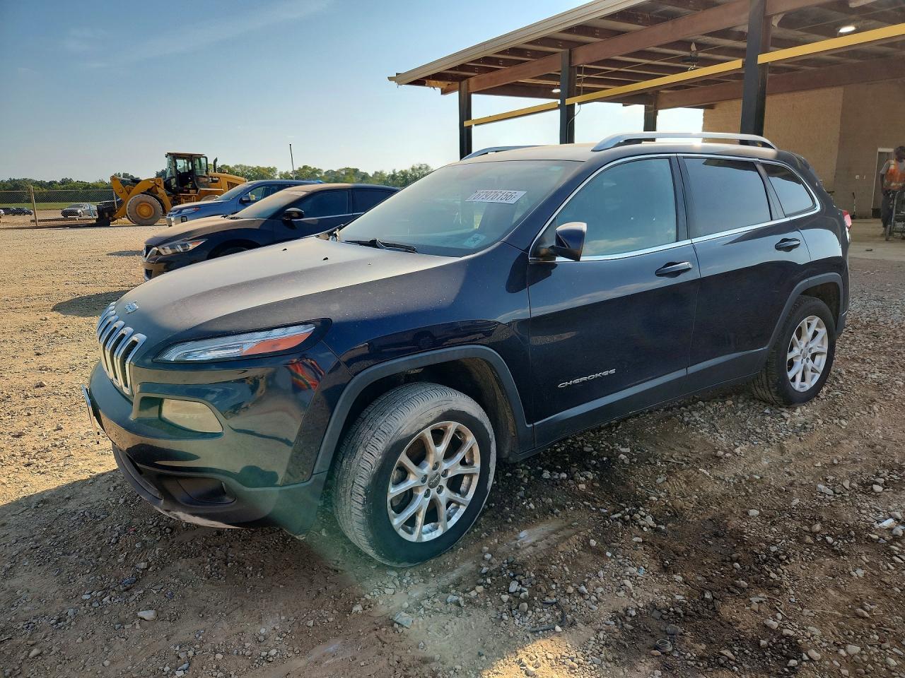 2015 JEEP CHEROKEE Latitude — Front 3/4