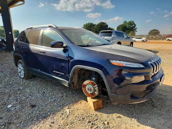 2015 JEEP CHEROKEE Latitude — Passenger 3/4