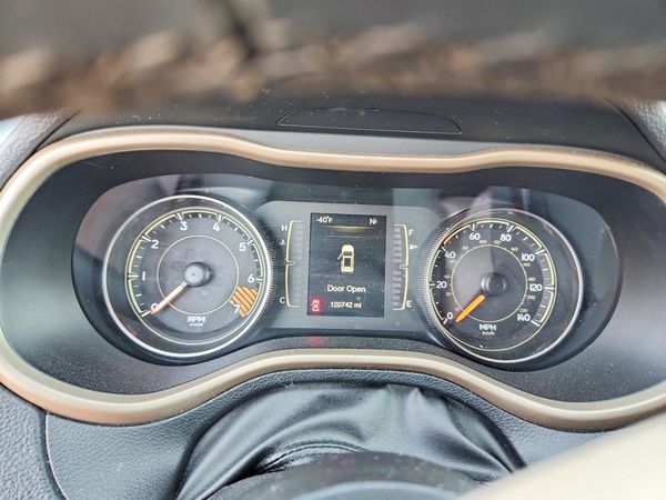 2015 JEEP CHEROKEE Latitude — ODOM
