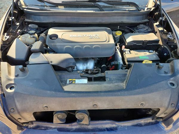 2015 JEEP CHEROKEE Latitude — Engine bay