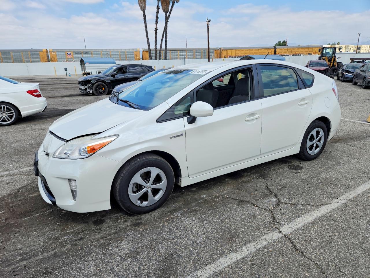 2013 TOYOTA PRIUS — Front 3/4