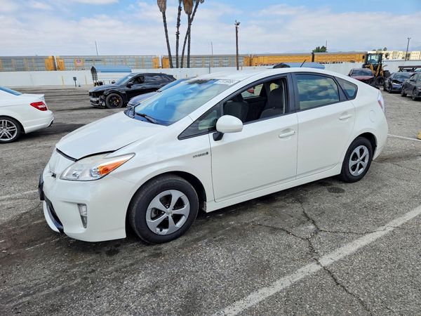 2013 TOYOTA PRIUS — DSFA — Front 3/4