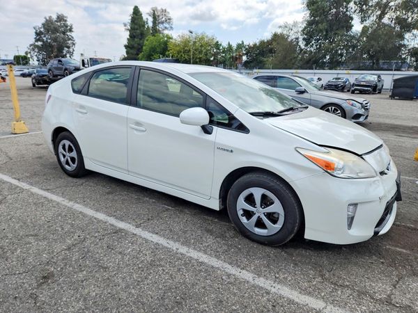 2013 TOYOTA PRIUS — Passenger 3/4