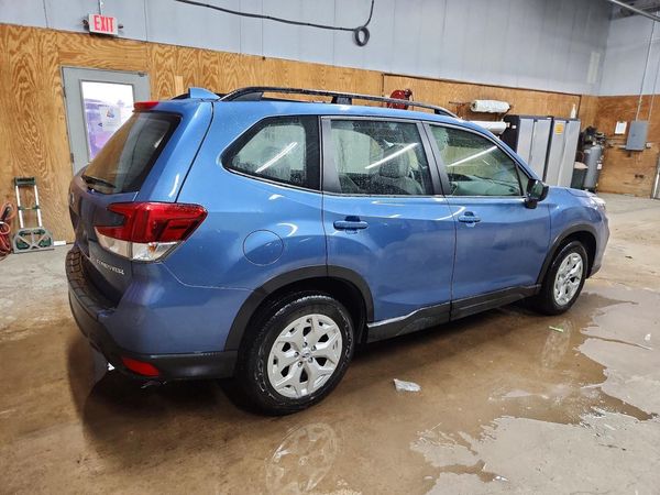 2021 SUBARU FORESTER Base