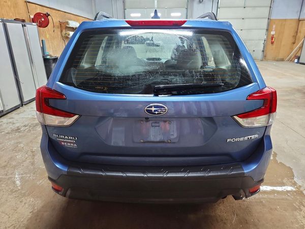 2021 SUBARU FORESTER Base