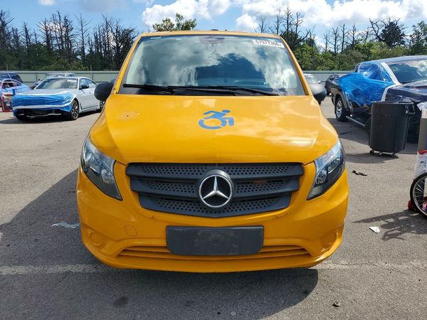 2019 MERCEDES-BENZ METRIS