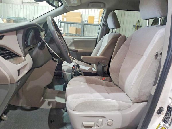 2020 TOYOTA SIENNA E grade