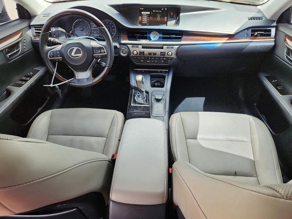 2017 LEXUS ES