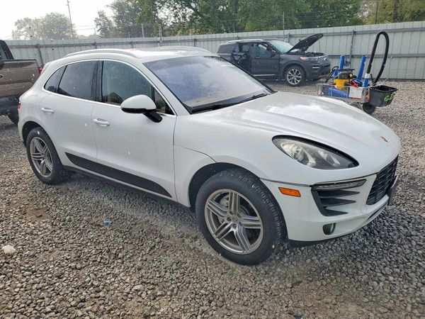 2015 PORSCHE MACAN