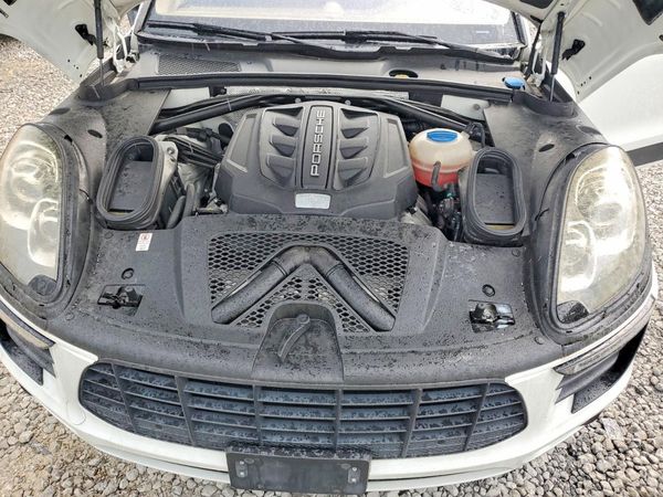 2015 PORSCHE MACAN