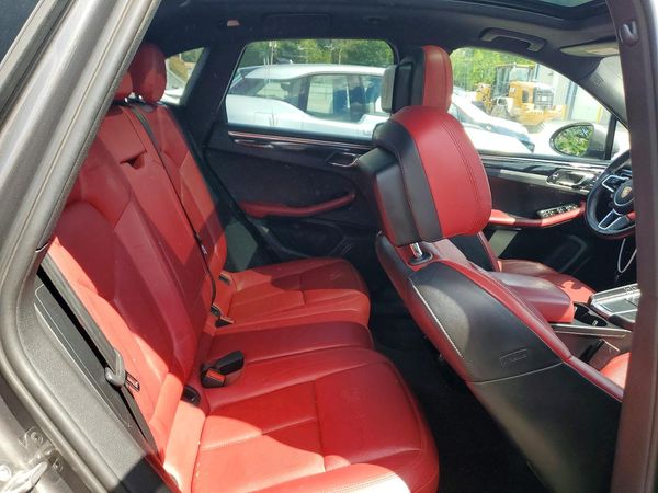 2015 PORSCHE MACAN