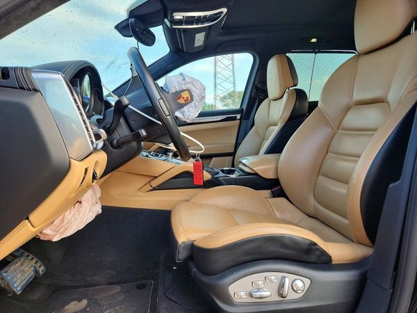 2014 PORSCHE CAYENNE