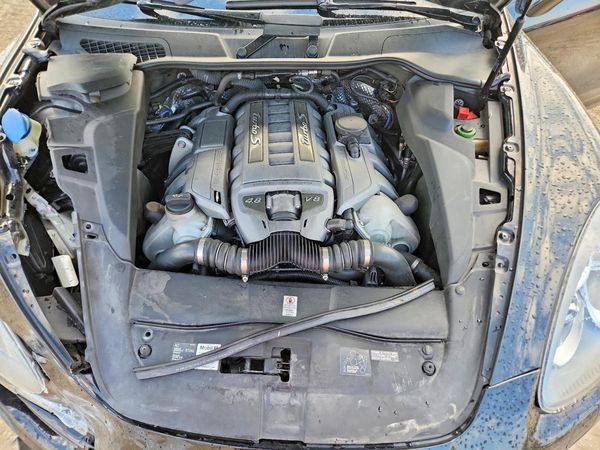 2014 PORSCHE CAYENNE
