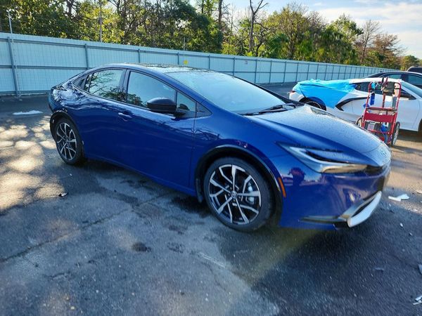 2025 TOYOTA PRIUS — Passenger 3/4
