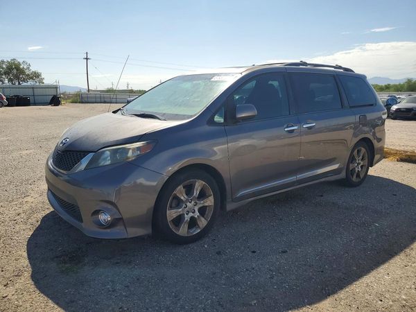 2013 TOYOTA SIENNA