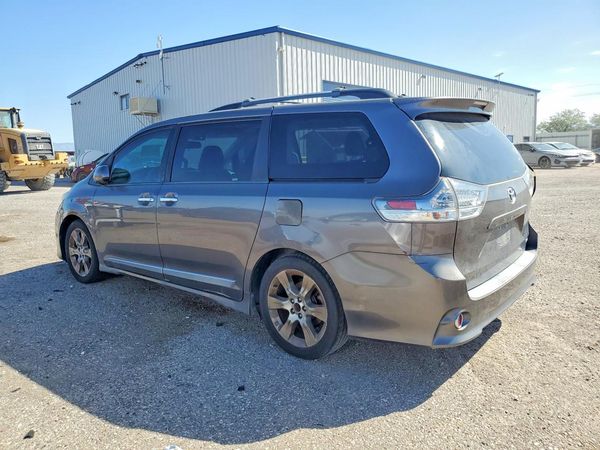 2013 TOYOTA SIENNA