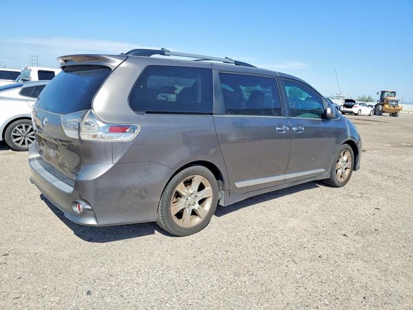 2013 TOYOTA SIENNA