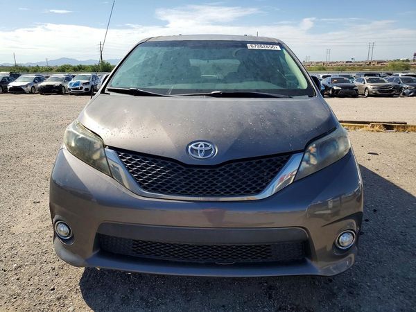 2013 TOYOTA SIENNA