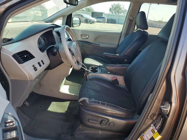 2013 TOYOTA SIENNA